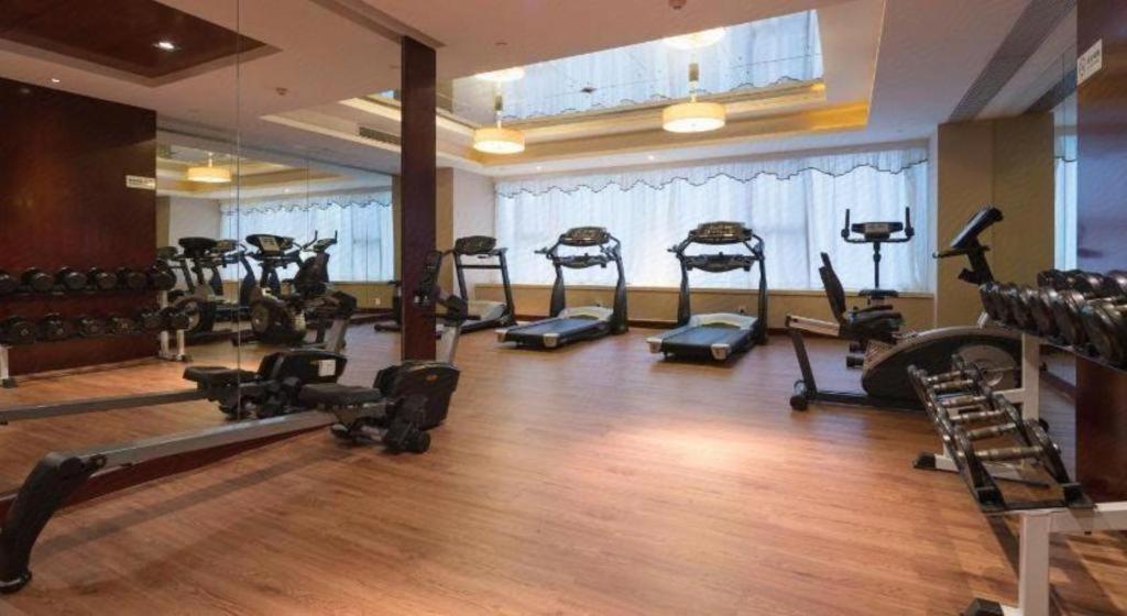 Leisure Hotel Dongguan  Exterior photo