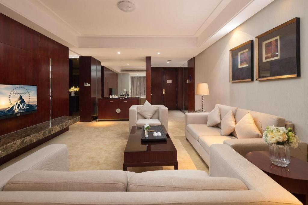 Leisure Hotel Dongguan  Exterior photo