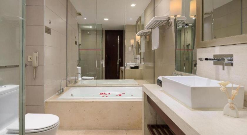 Leisure Hotel Dongguan  Exterior photo